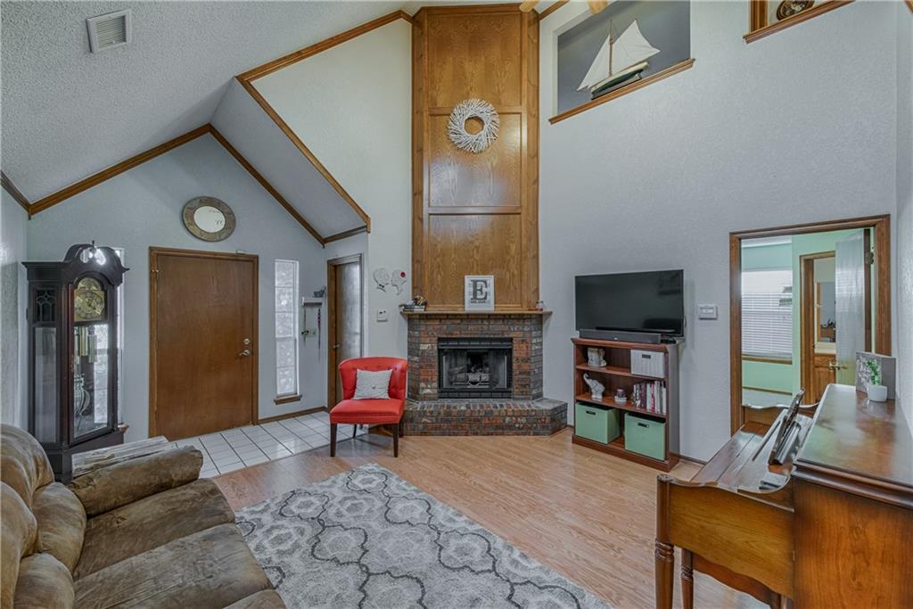 2121 Lakecrest Dr, Moore, OK 73170 photo 7