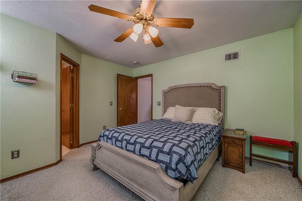 2121 Lakecrest Dr, Moore, OK 73170 photo 9