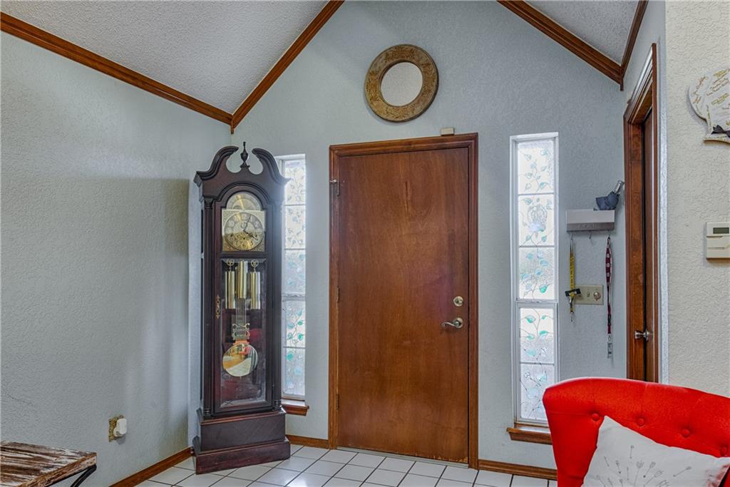 2121 Lakecrest Dr, Moore, OK 73170 photo 4
