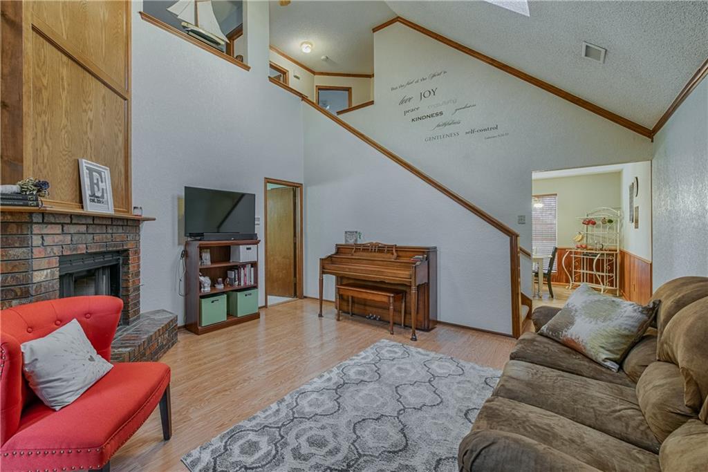 2121 Lakecrest Dr, Moore, OK 73170 photo 5