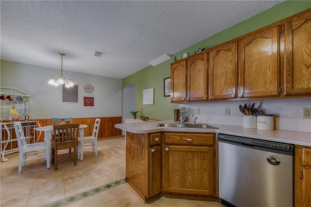 2121 Lakecrest Dr, Moore, OK 73170 photo 18