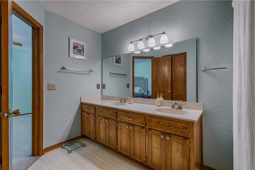 2121 Lakecrest Dr, Moore, OK 73170 photo 13