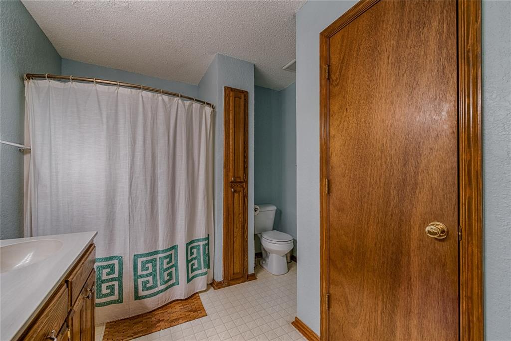 2121 Lakecrest Dr, Moore, OK 73170 photo 12