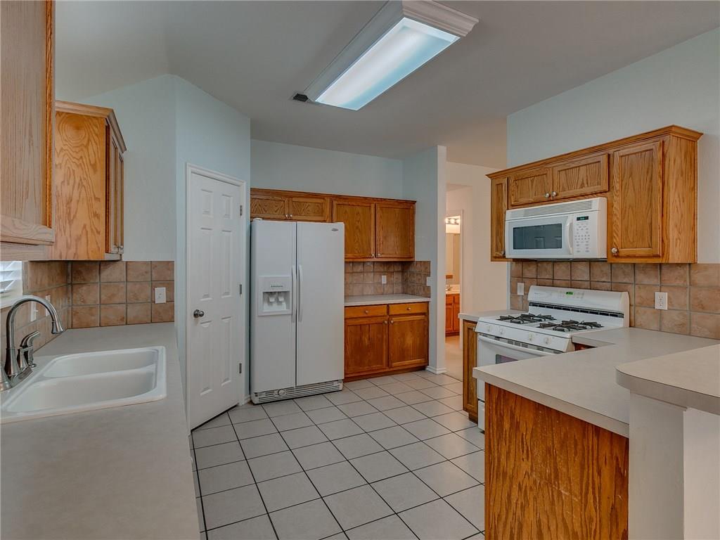 809 Blake Ct, Edmond, OK 73003 photo 10