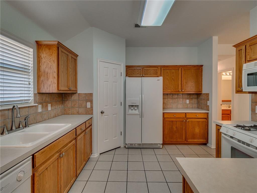 809 Blake Ct, Edmond, OK 73003 photo 12