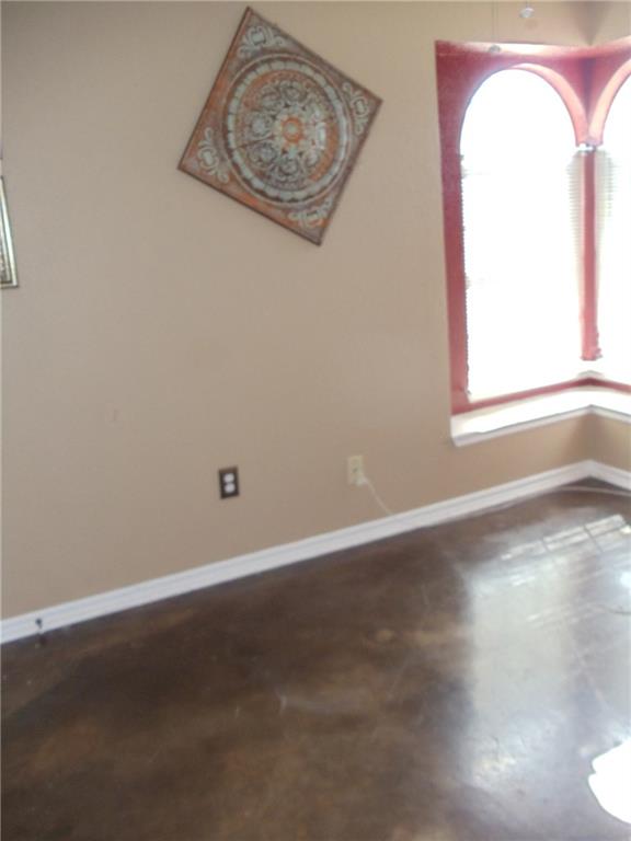2126 Parkview Dr, Moore, OK 73170 photo 9