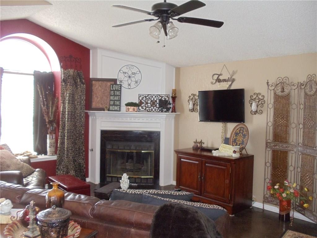 2126 Parkview Dr, Moore, OK 73170 photo 2