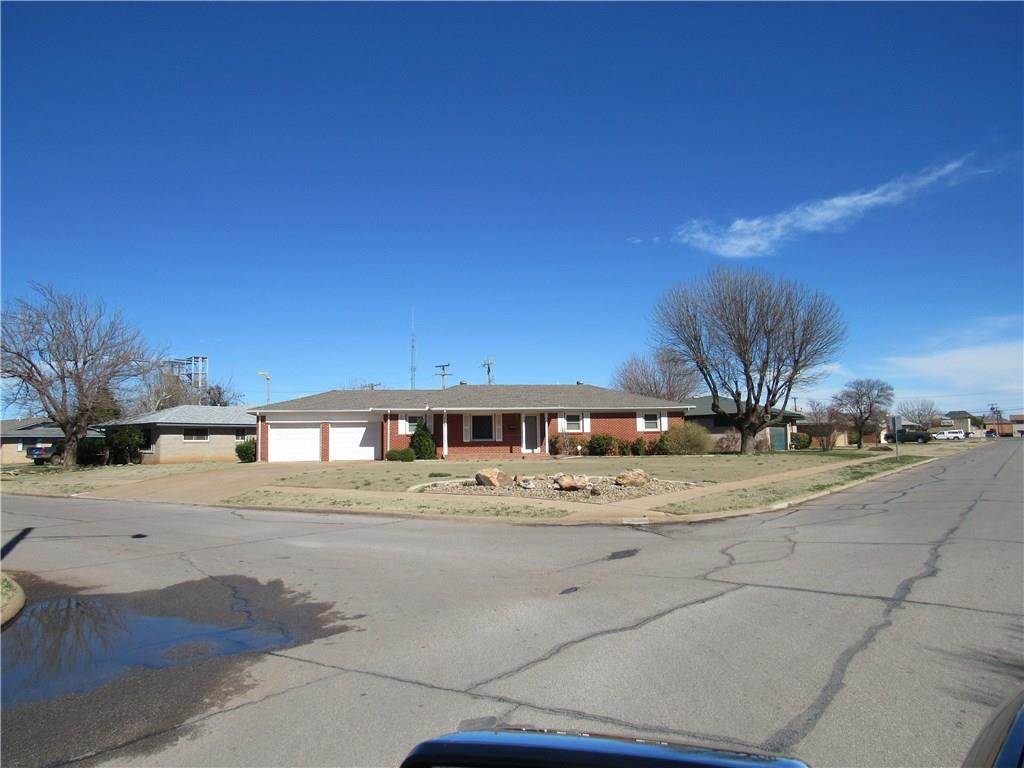 1900 Robin, Altus, OK 73521 photo 2