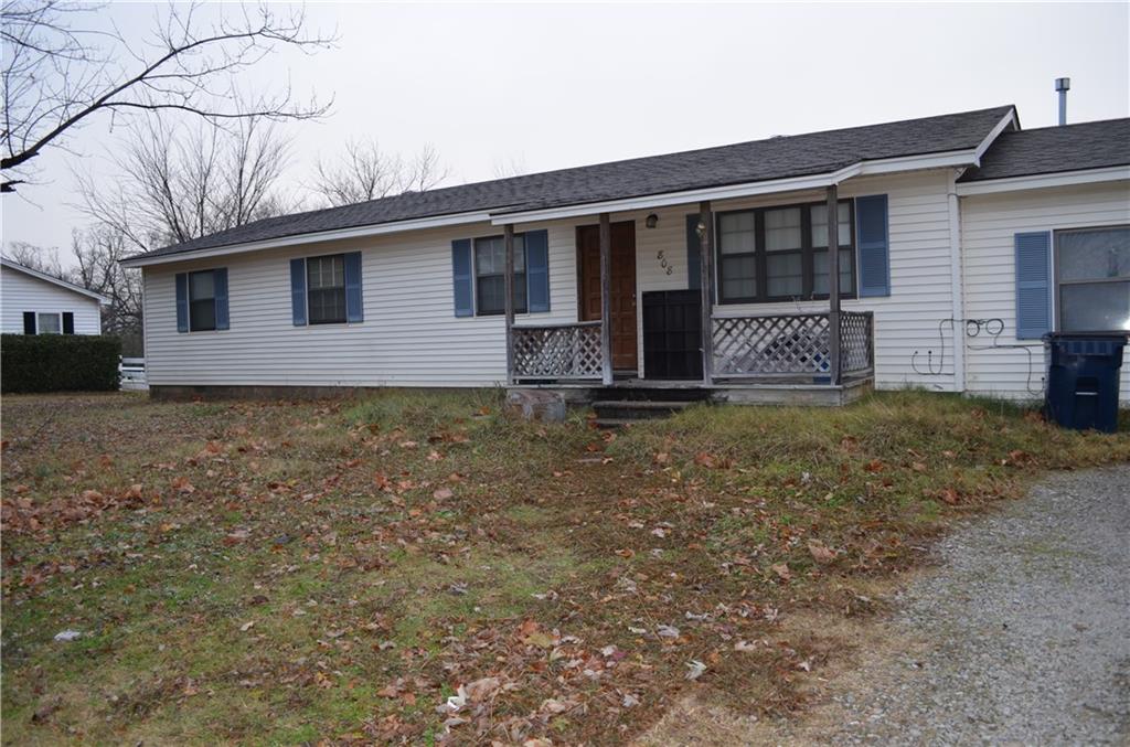 808 Wolfe Ln, Ada, OK 74820 photo 1