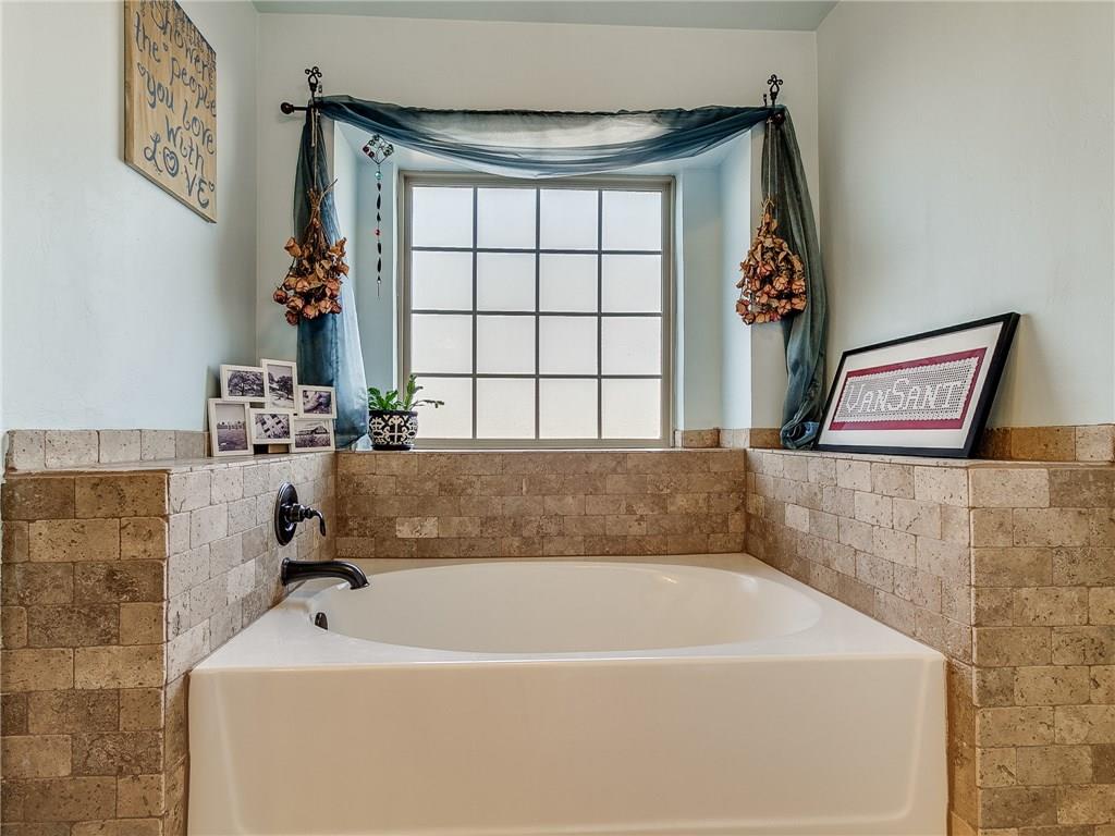 4517 Boardwalk Ave, Moore, OK 73160 photo 18