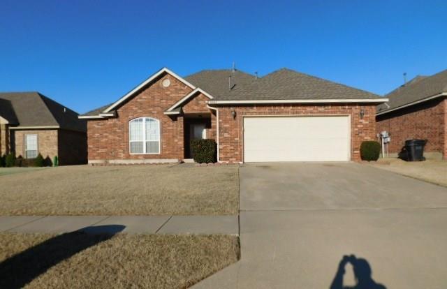 4405 Mackenzie Dr, Moore, OK 73160 photo 1