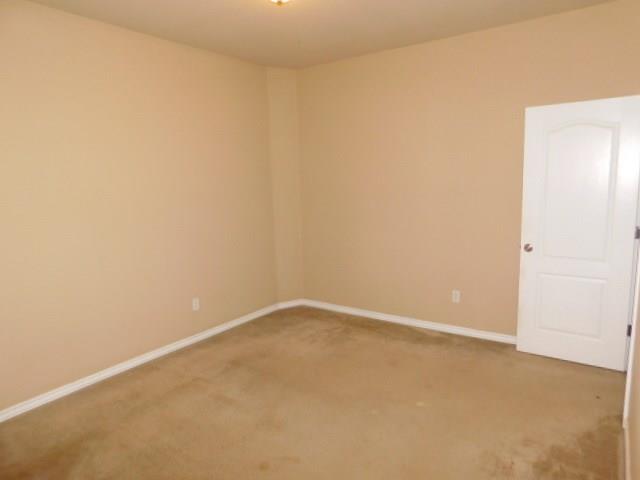 4405 Mackenzie Dr, Moore, OK 73160 photo 17