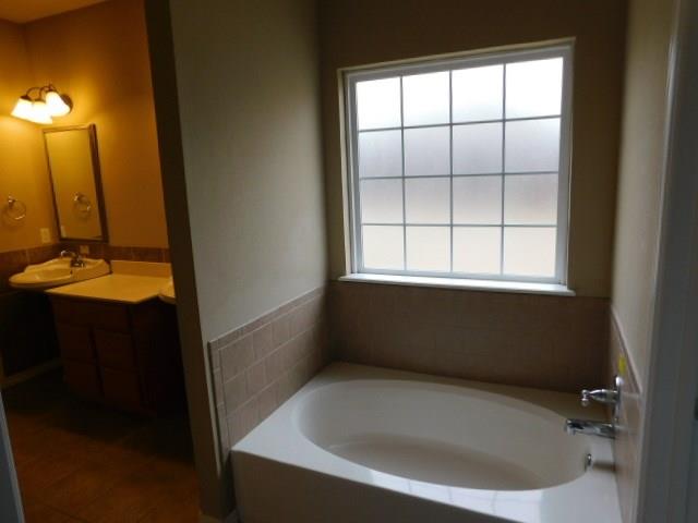 4405 Mackenzie Dr, Moore, OK 73160 photo 22