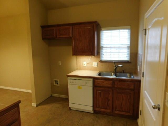 4405 Mackenzie Dr, Moore, OK 73160 photo 6
