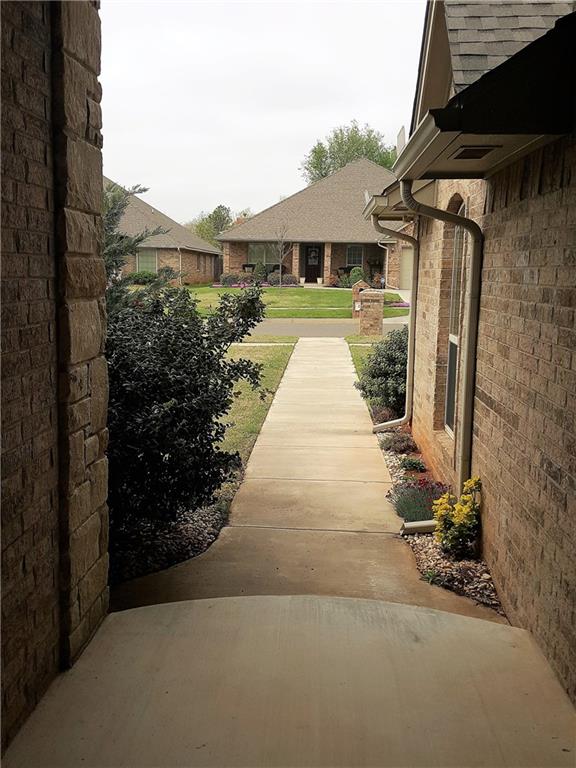 224 Evie Pl, Moore, OK 73160 photo 3