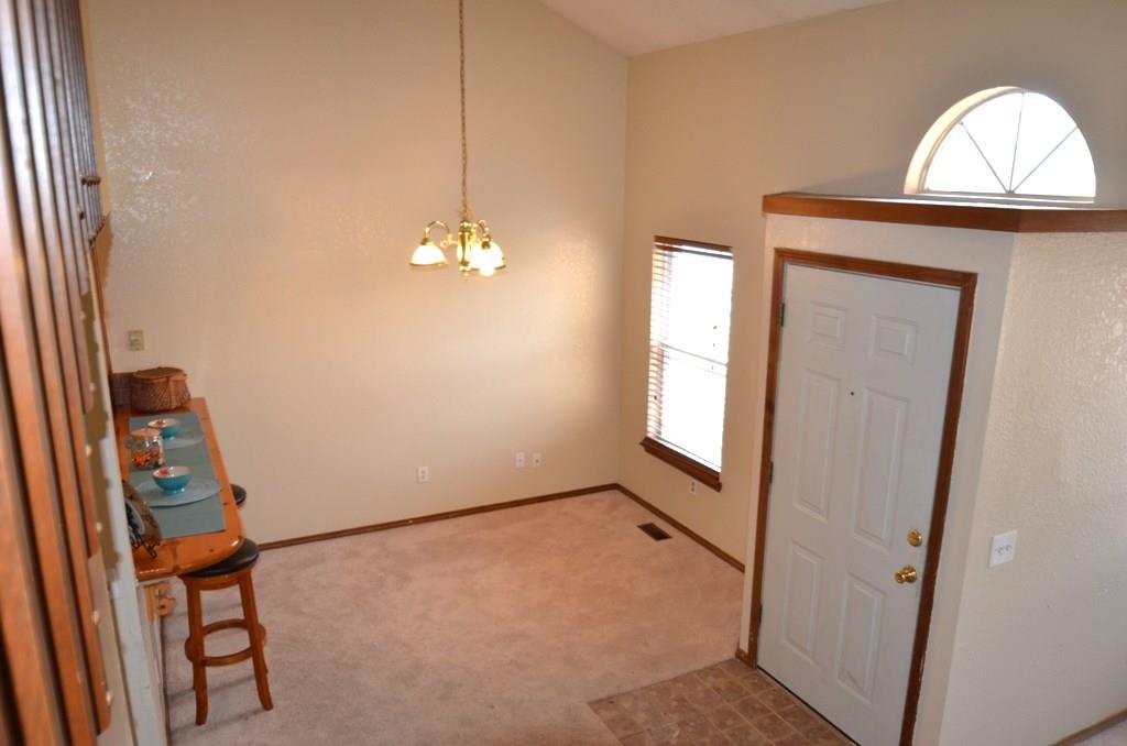 2106 Lonnie Ln, Moore, OK 73170 photo 13