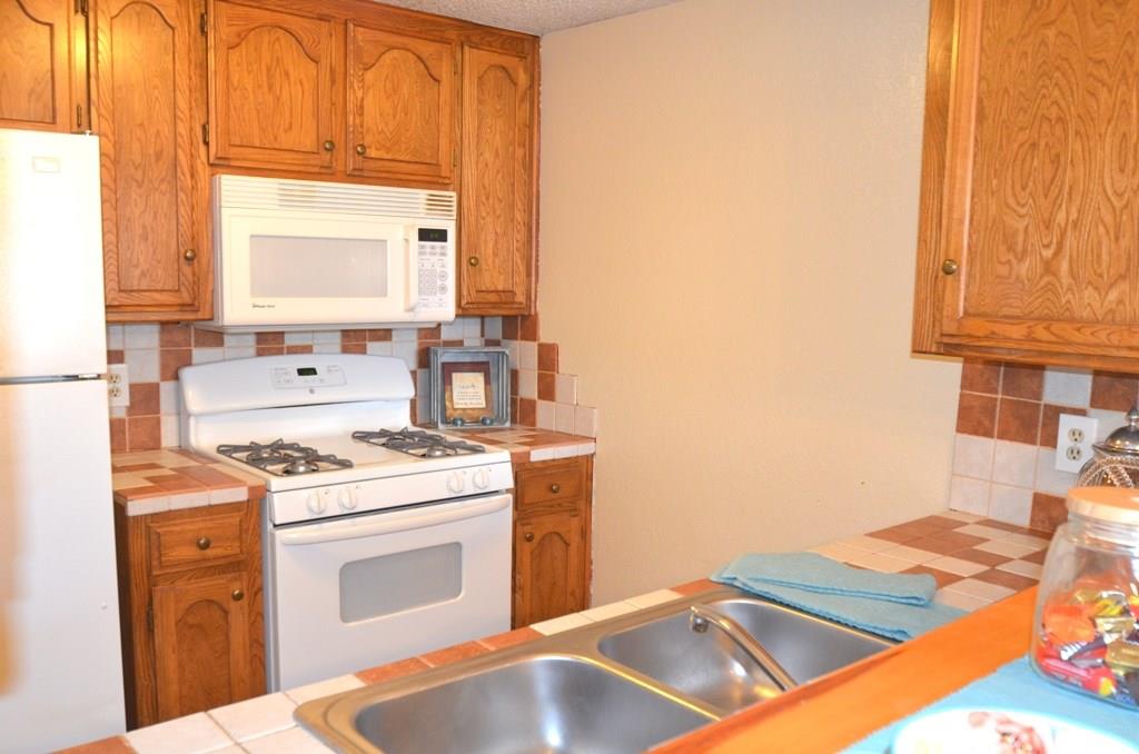 2106 Lonnie Ln, Moore, OK 73170 photo 2