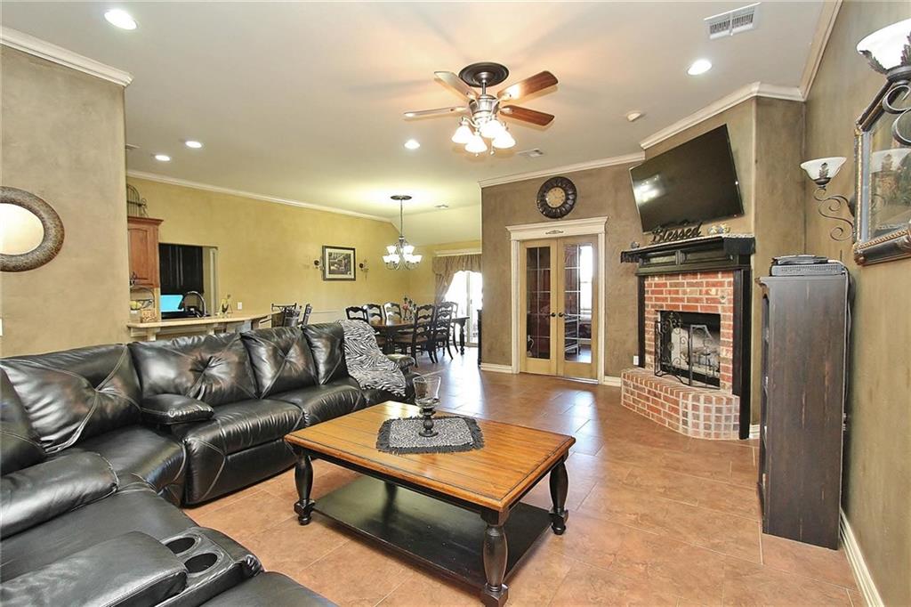 825 SE 5th Ct, Moore, OK 73160 photo 4
