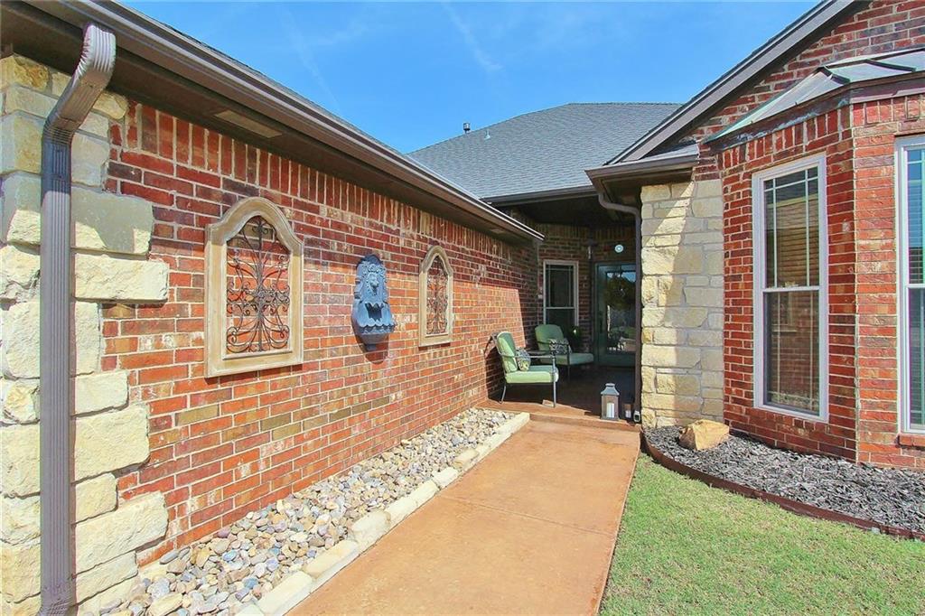 825 SE 5th Ct, Moore, OK 73160 photo 2