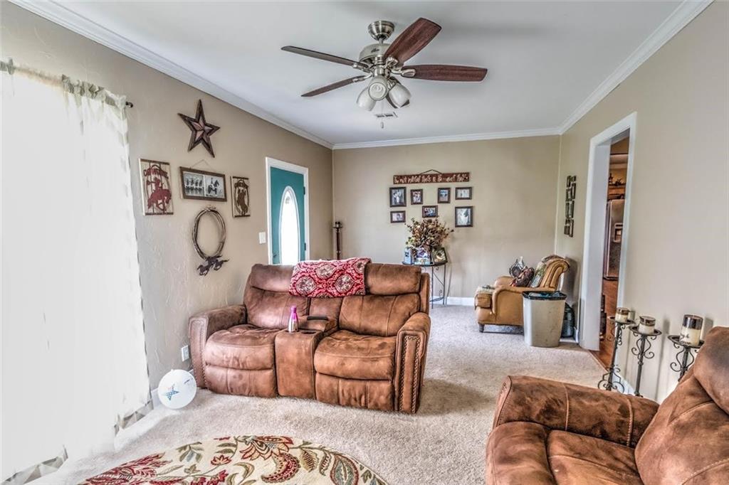703 E 10th St, Chandler, OK 74834 photo 2