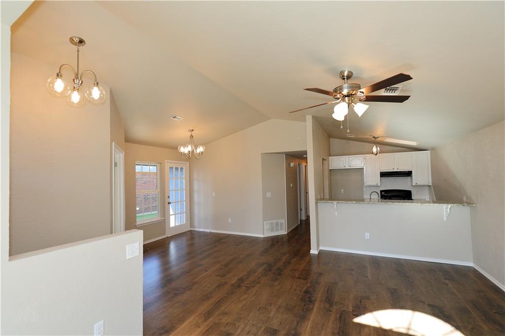 2117 Briarcliff Dr, Moore, OK 73170 photo 4