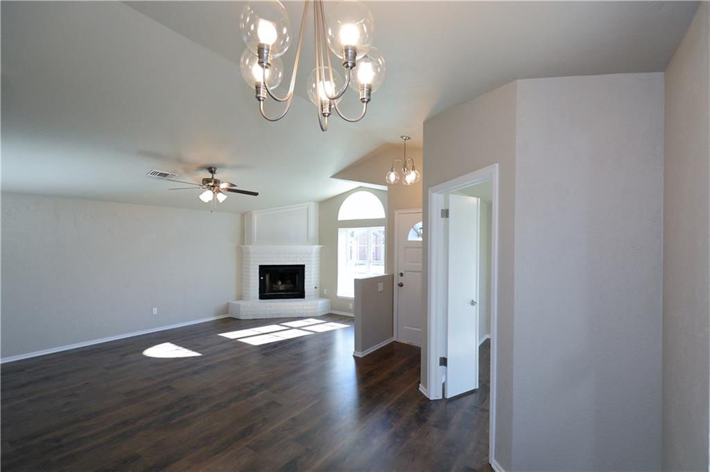 2117 Briarcliff Dr, Moore, OK 73170 photo 1
