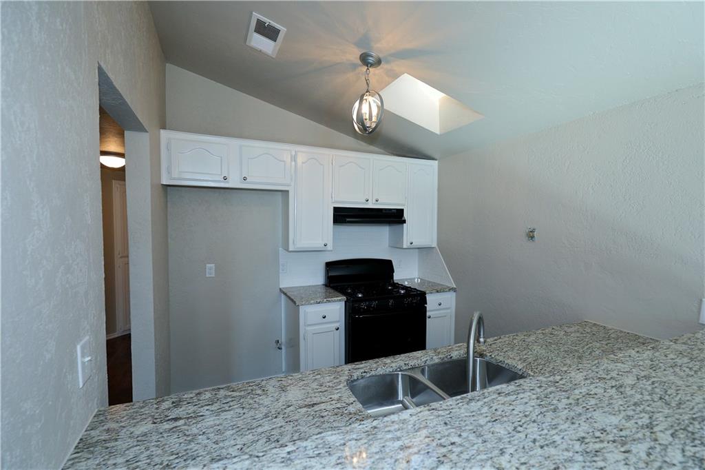 2117 Briarcliff Dr, Moore, OK 73170 photo 5