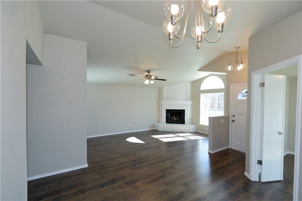 2117 Briarcliff Dr, Moore, OK 73170 photo 3
