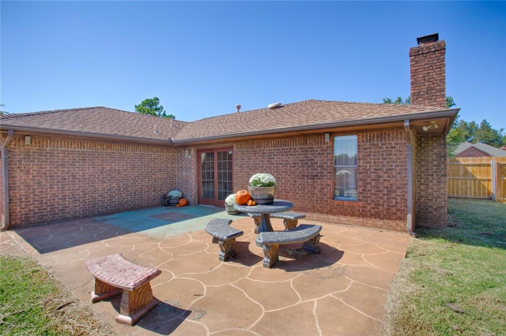 309 Christopher Dr, Chickasha, OK 73018 photo 4