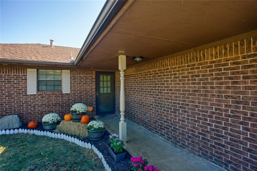 309 Christopher Dr, Chickasha, OK 73018 photo 2