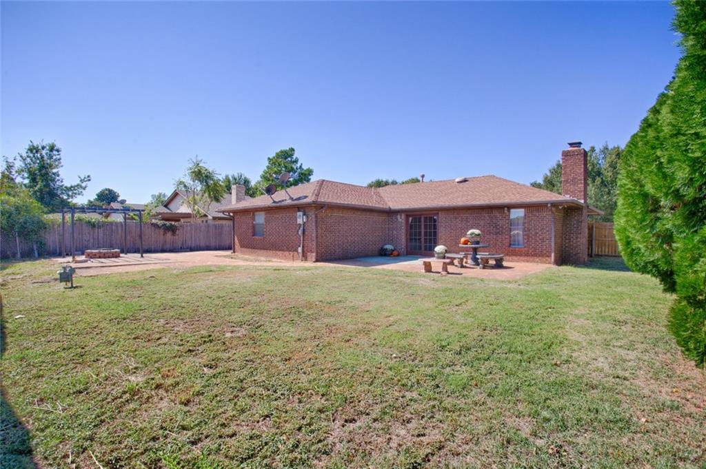 309 Christopher Dr, Chickasha, OK 73018 photo 3