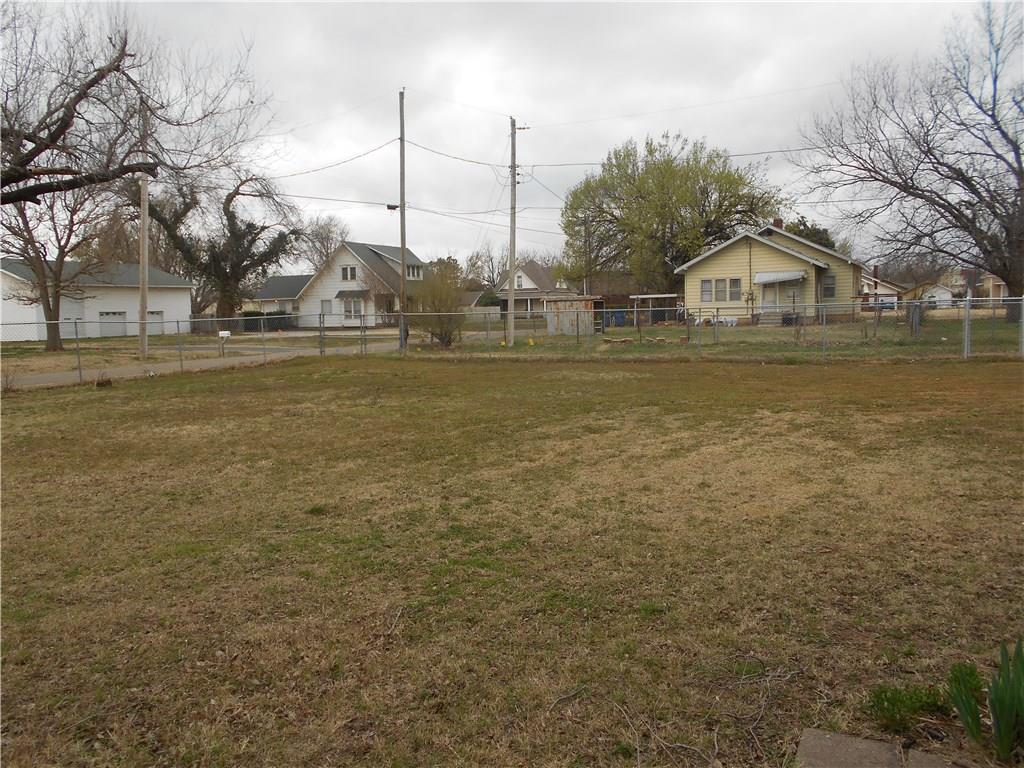 327 S Maple St, Crescent, OK 73028 photo 4