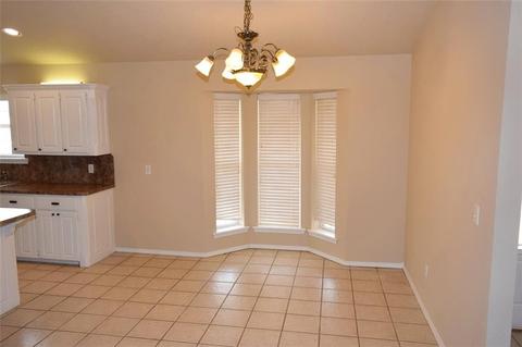 961 Honeysuckle Dr, Tuttle, OK 73089 photo 3
