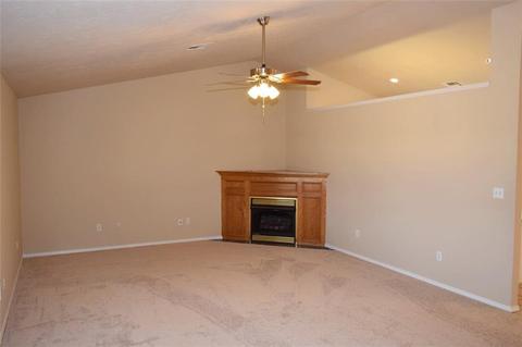 961 Honeysuckle Dr, Tuttle, OK 73089 photo 2