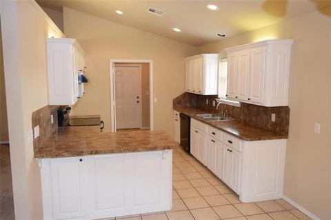961 Honeysuckle Dr, Tuttle, OK 73089 photo 4