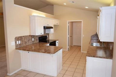 961 Honeysuckle Dr, Tuttle, OK 73089 photo 5