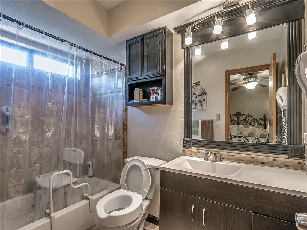 825 Lakecrest, Moore, OK 73170 photo 24