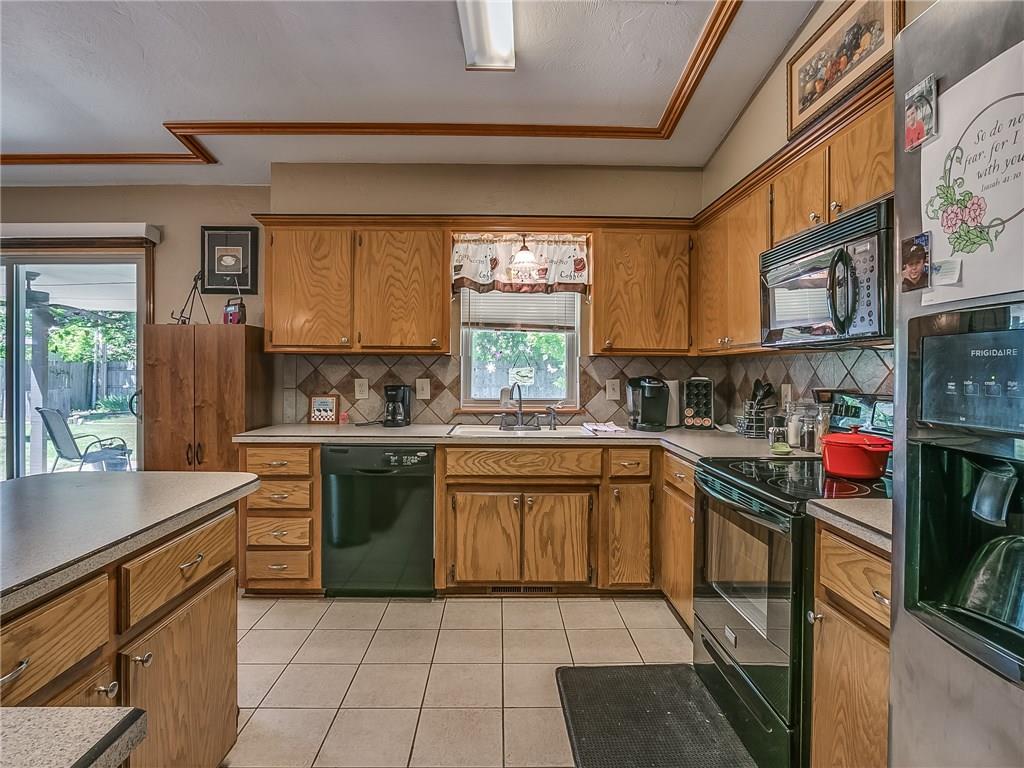 825 Lakecrest, Moore, OK 73170 photo 17