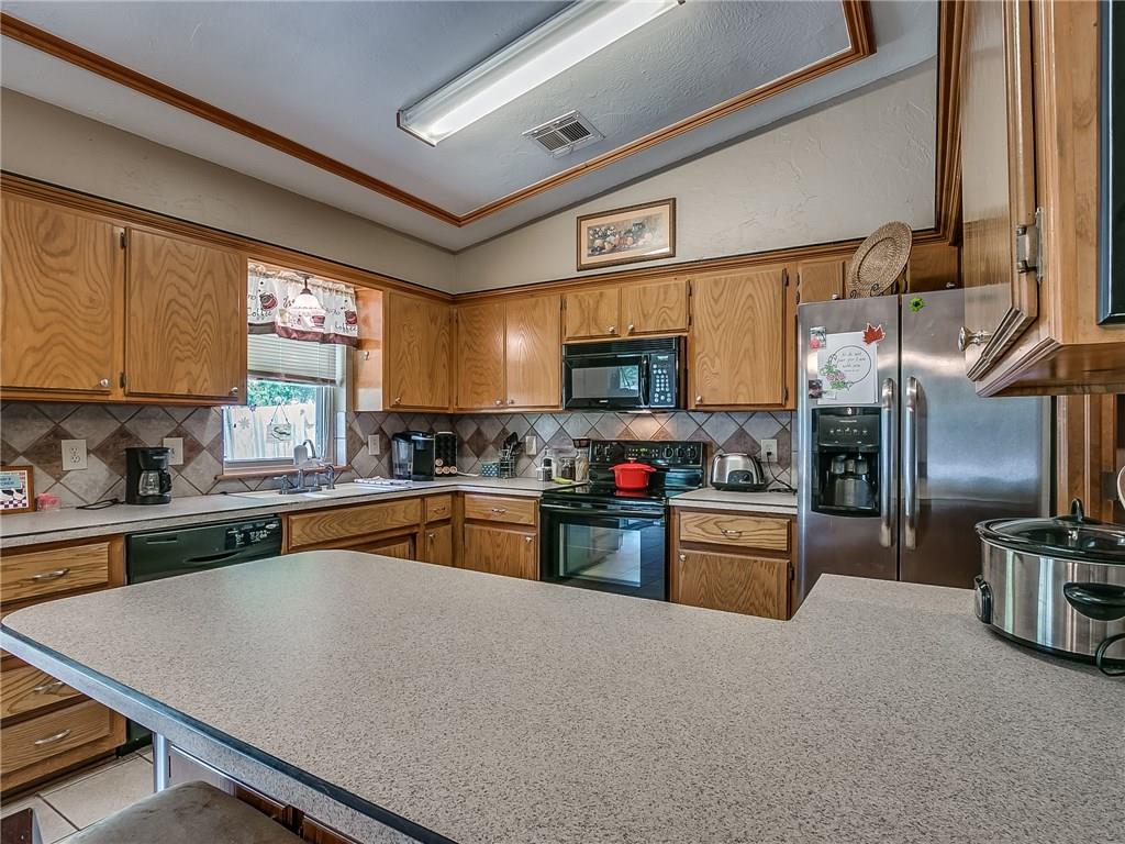 825 Lakecrest, Moore, OK 73170 photo 16