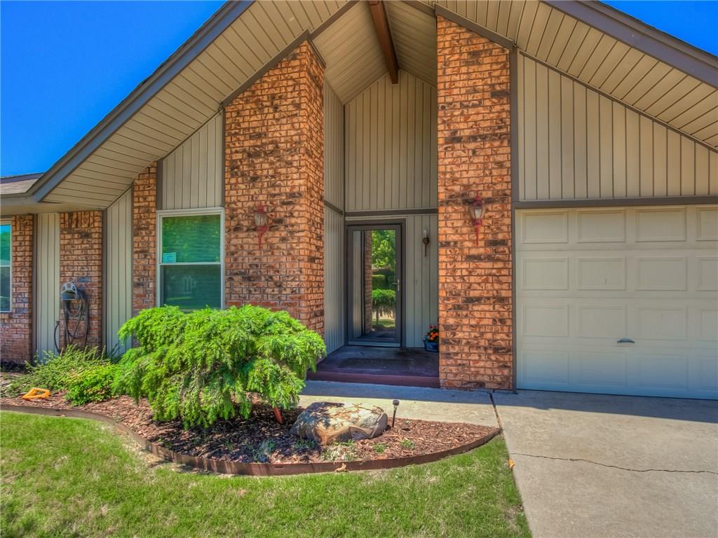 825 Lakecrest, Moore, OK 73170 photo 3