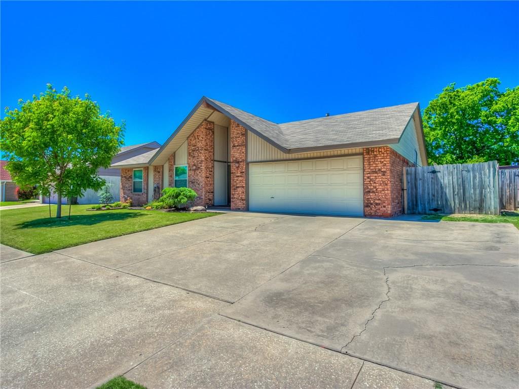 825 Lakecrest, Moore, OK 73170 photo 2
