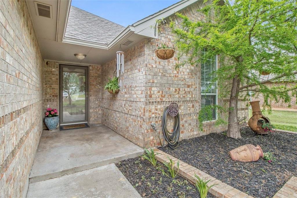 6911 Lewis, Tuttle, OK 73089 photo 2