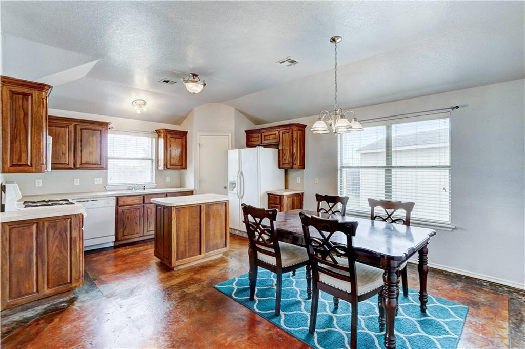 124 SE 26th St, Moore, OK 73160 photo 9