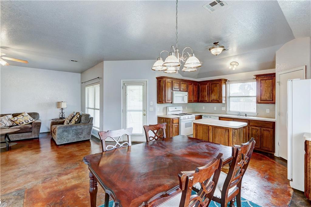 124 SE 26th St, Moore, OK 73160 photo 10