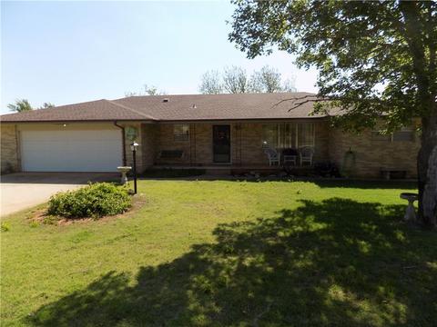 323 N Broadway, Binger, OK 73009 photo 1