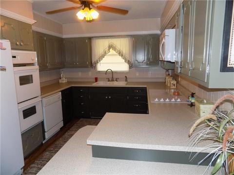 323 N Broadway, Binger, OK 73009 photo 3