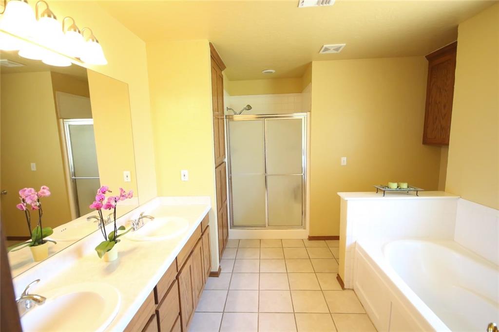 1420 E Silver City Rdg, Tuttle, OK 73089 photo 21