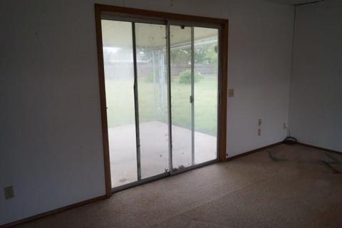 109 N Phillips St, Okeene, OK 73763 photo 3