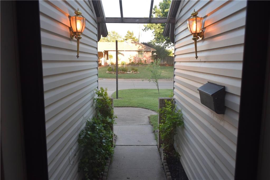 1907 Fox Ave, Moore, OK 73160 photo 4