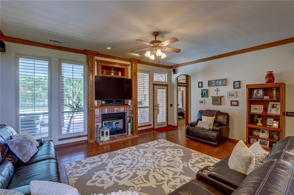 1609 SW 40th St, Moore, OK 73160 photo 5